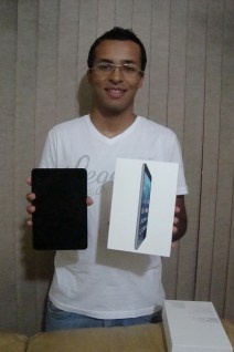 2-GUESSS-2014-Luciano-Marques-recebe-iPad